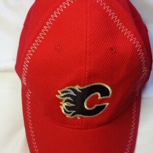 NHL Calgary Flames Hockey Cap Hat Flexfit 100% Poly mesh Red Molson Canadian